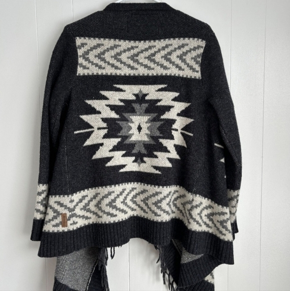 Roots Gray and Cream Cardigan wool Sweater - Picture 3 of 5